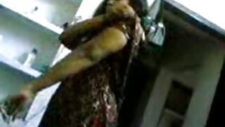 आलिशान गोरे कायला पायज तिच्या पूनला उच्च शक्तीच्या व्हायब्रेटरने पाळीव करते